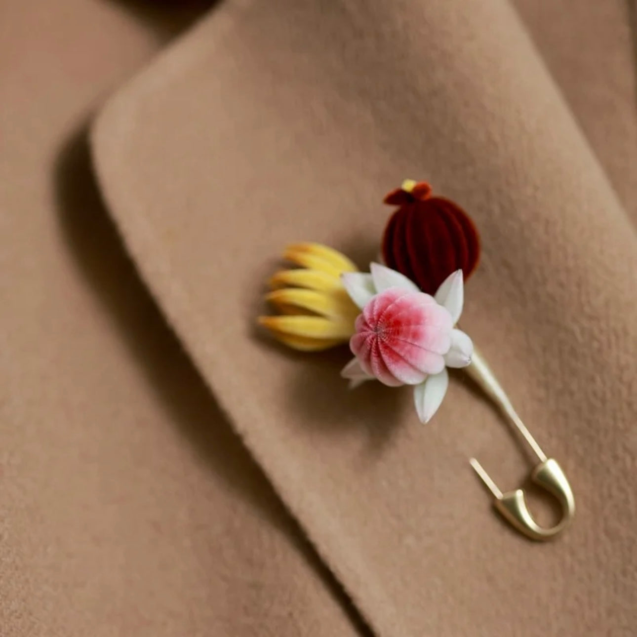 Mini Fúshòu Sānduō Velvet Flower Brooch | Handmade Silk Velvet Flower Brooch