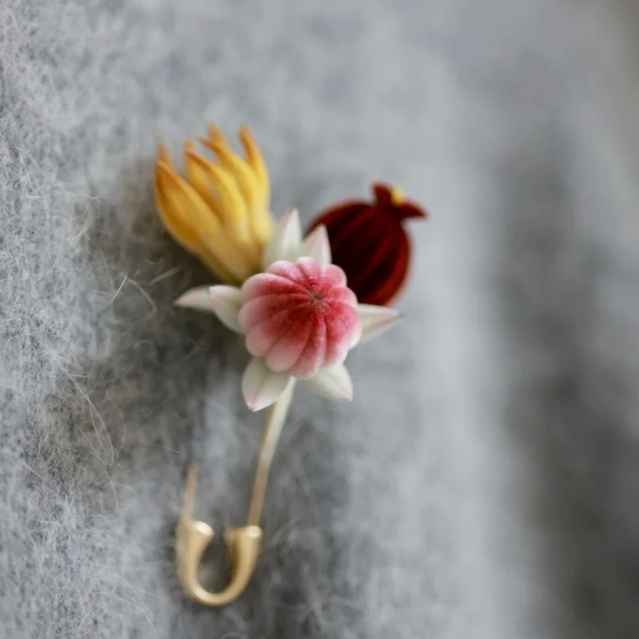 Mini Fúshòu Sānduō Velvet Flower Brooch | Handmade Silk Velvet Flower Brooch